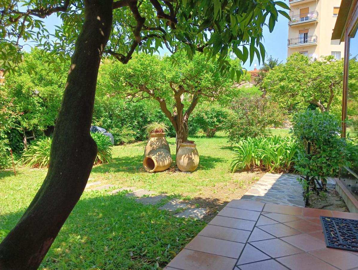 Villetta Con Giardino A Due Passi Dal Mare Imperia Eksteriør bilde