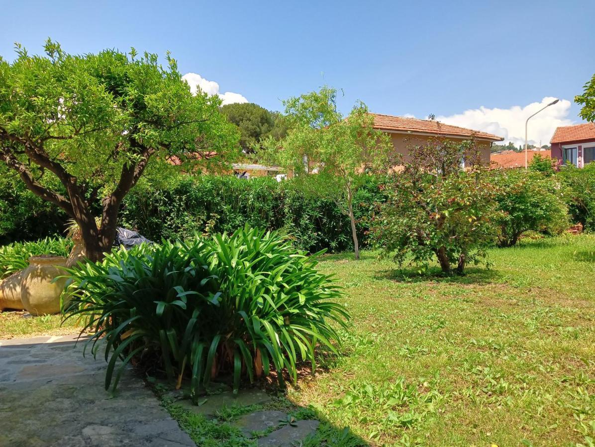 Villetta Con Giardino A Due Passi Dal Mare Imperia Eksteriør bilde